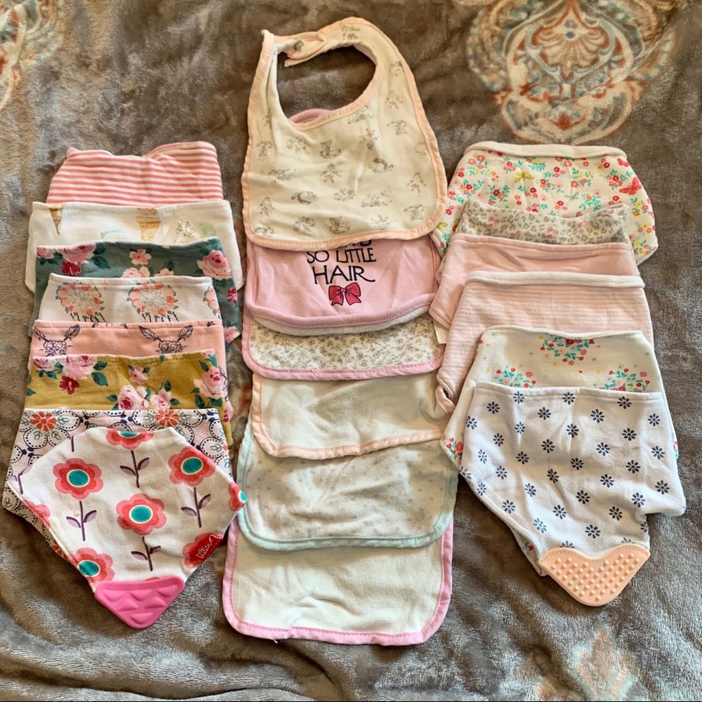 🌸Baby girl bib lot 🌸